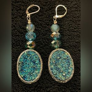 Gorgeous blue-green/turquoise sparkly earrings.